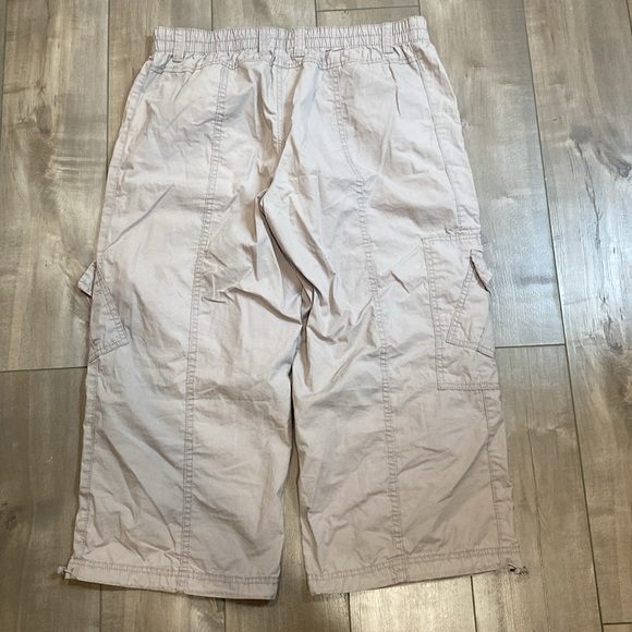 Aeropostale High-Rise Cropped Utility Cargo Pants in Khaki. Size Large. - Picture 5 of 5